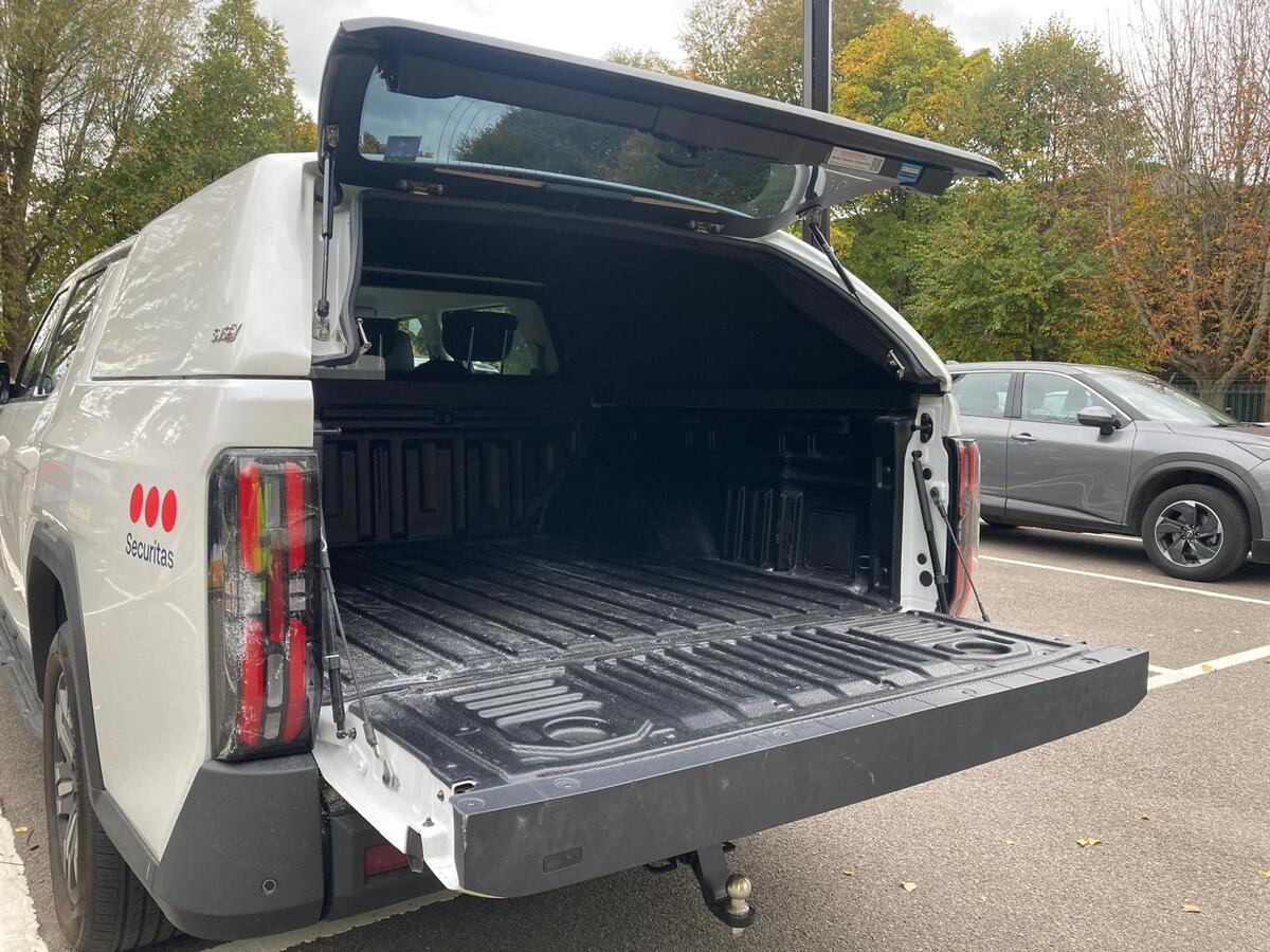 Maxus E-Terron 9 (25-ON) SJS Solid Sided Hardtop Double Cab   With Central Locking