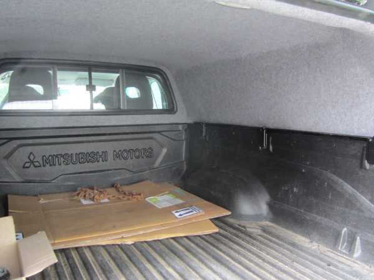 photo for Mitsubishi L200 SJS Solid Sided Hardtop King / Extra Cab - Central Locking Optional Extra