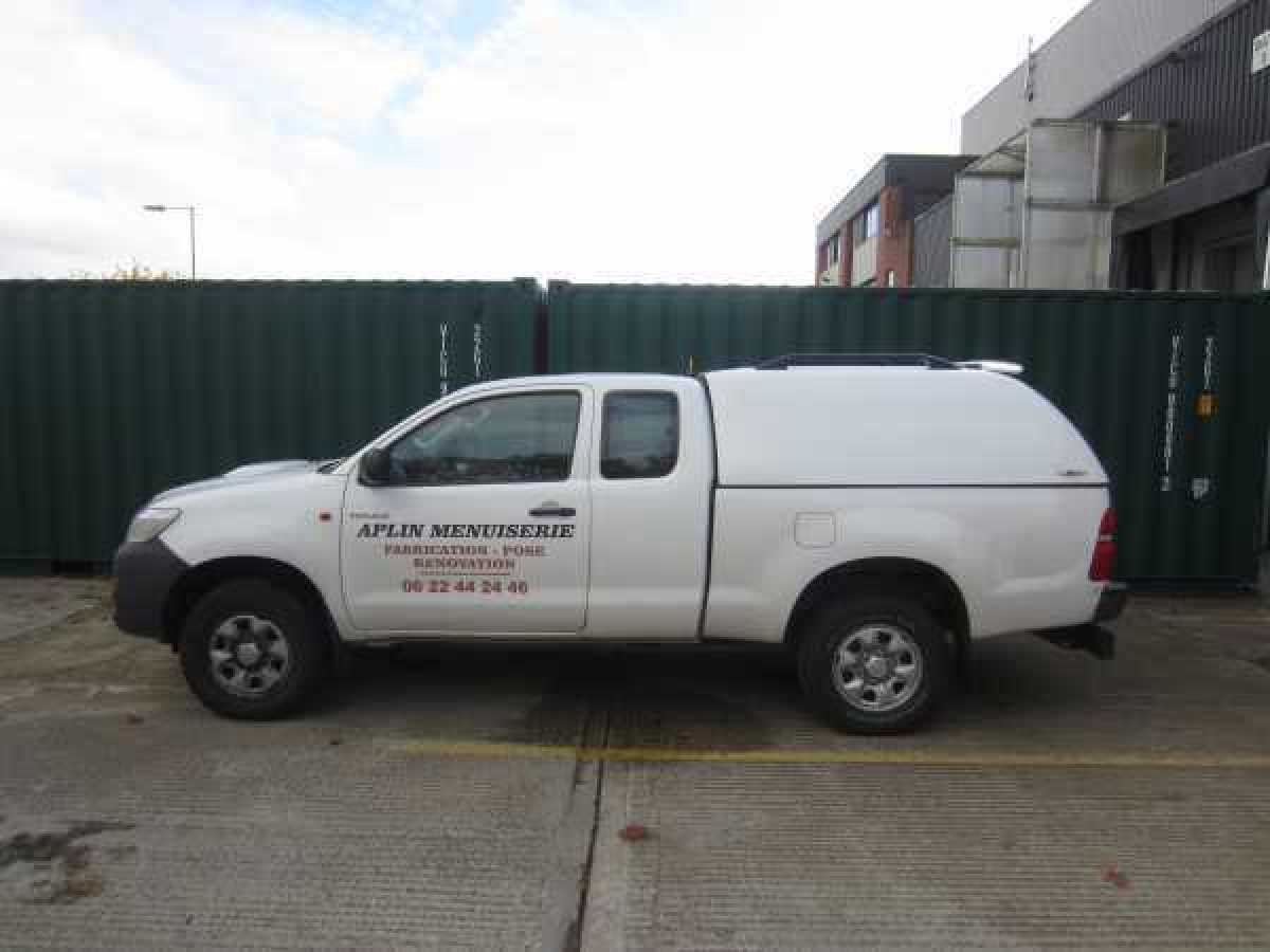 photo for Nissan Navara NP300 SJS Solid Sided Hardtop King / Extra Cab - Central Locking Optional Extra